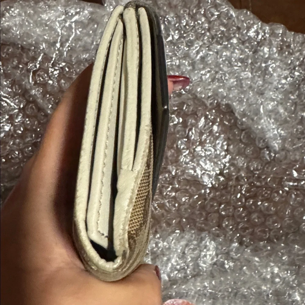 Gucci Brown and Cream Wallet - Picture 9 of 17